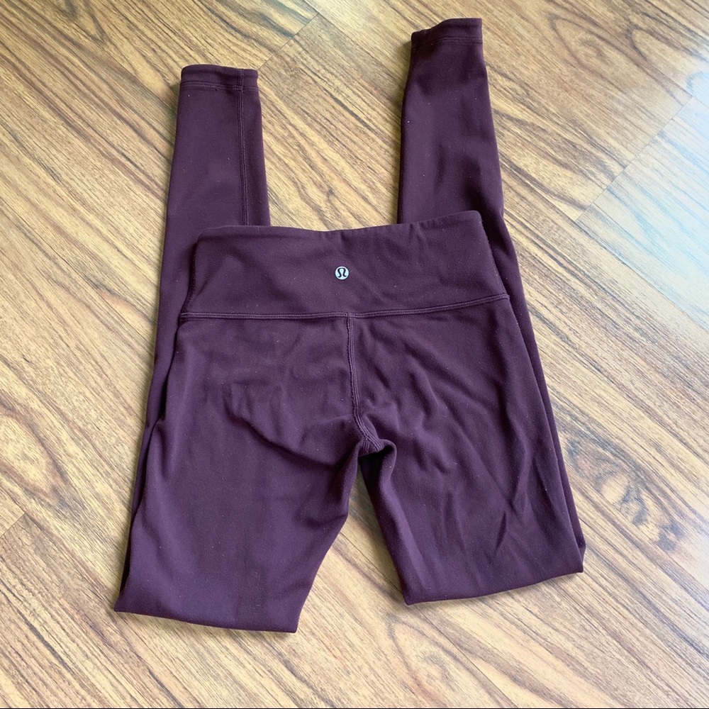 Women’s Lululemon Reversible leggings.